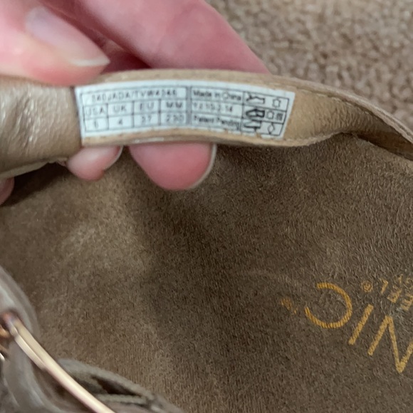 Vionic flip flips - Picture 3 of 3